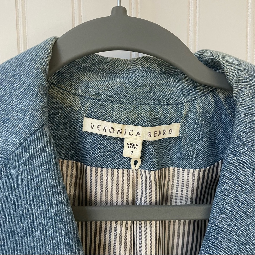 Veronica Beard Caden Dickey Jacket Denim Blue Size 2 Silver Crest Buttons - Picture 2 of 9